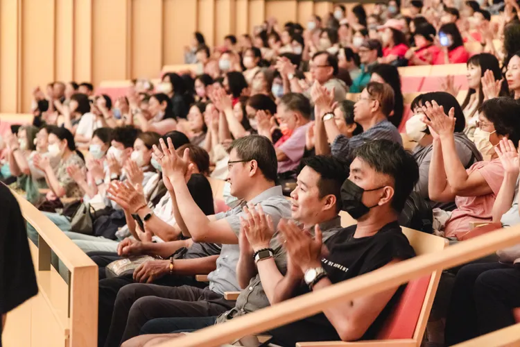 此次屏東站首日於屏東演藝廳舉辦「共鳴音樂會」，許多民眾進場享受古典樂盛宴。聯發科提供