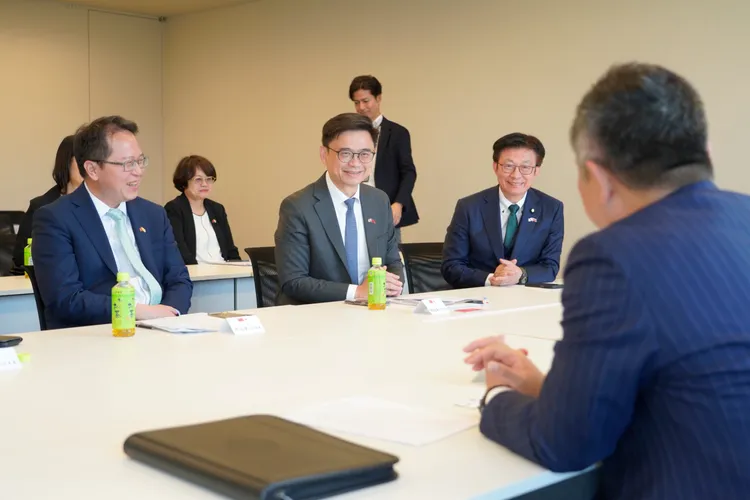 立委賴瑞隆率團訪日，25日下午拜會「自民黨台灣政策檢討專案小組」。翻攝畫面