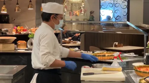 台北旅行團入住飯店吃buffet　今晨12人上吐下瀉掛急診　衛生局採檢稽查