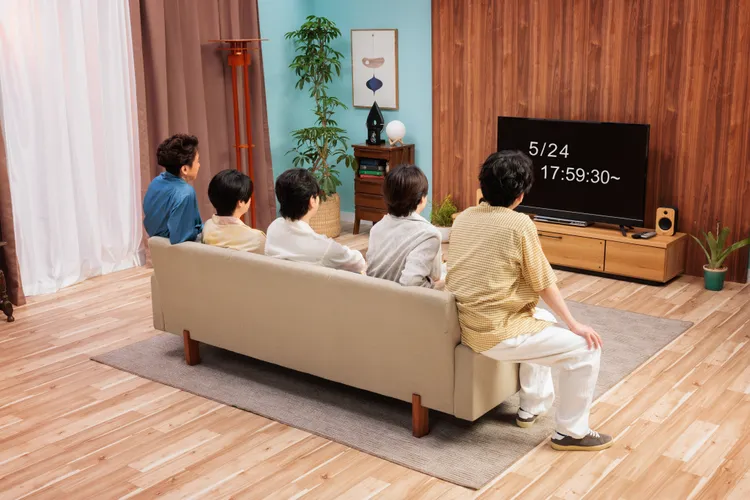 「嵐」昨天釋出神秘預告，暗示粉絲在這個時間要看電視。翻攝ARASHI X