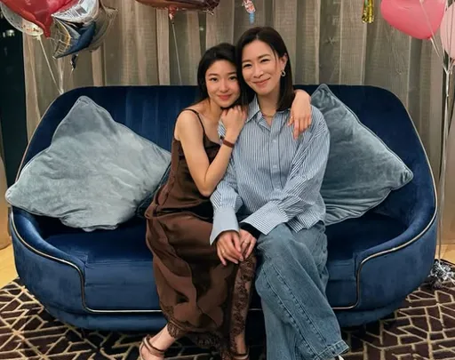 佘詩曼悲別乾爹許紹雄父女情未斷！為他女兒慶生承諾陪小妹成長