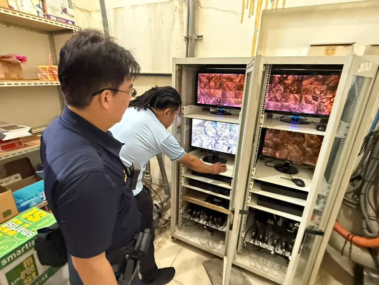 東港鮪魚季正式開始，警方與漁會合作共同守護漁貨，維護遊客及饕客的安全。翻攝畫面