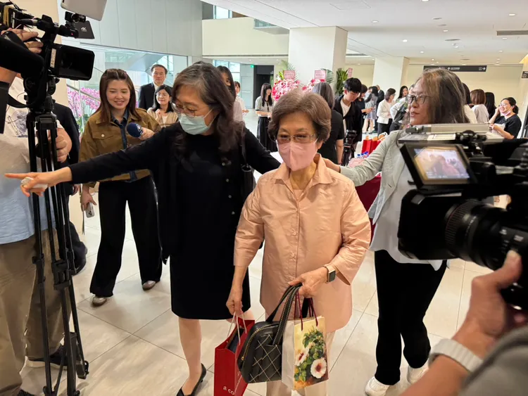 彭淮南夫人一同出席新書發表會。呂承哲攝
