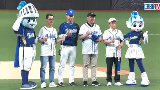 台亞半導體董事長職棒開球　李國光：科技業競爭韌性正如球員拚戰精神