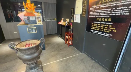 拜完四面佛竟「倒插香」...感覺被冒犯壇主報警提告　民俗專家這樣說