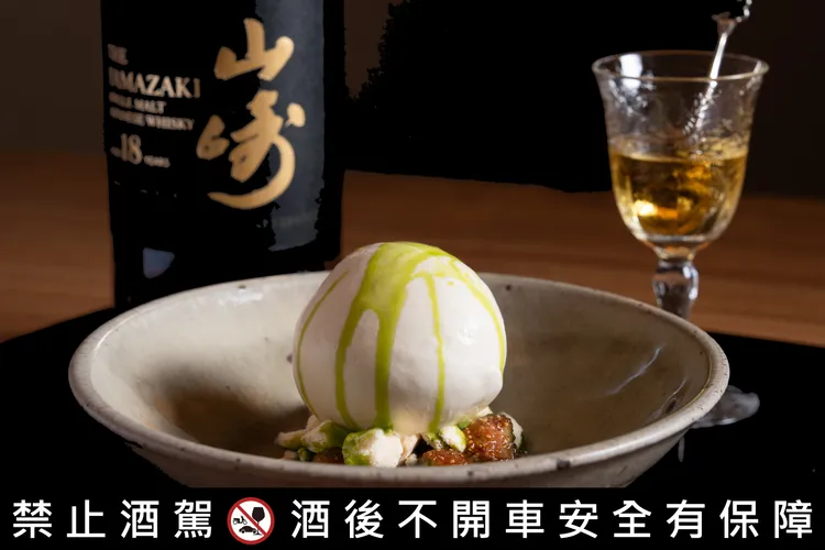 壓軸甜點「瞬時冰淇淋」以酒香疊加甜感層次令人驚艷。山崎提供