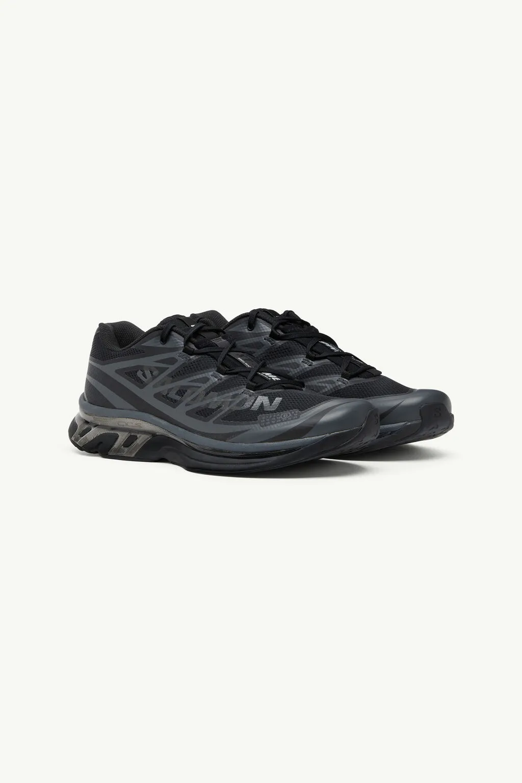 MM6 x Salomon XT質感黑越野跑鞋，1萬6900元。品牌提供