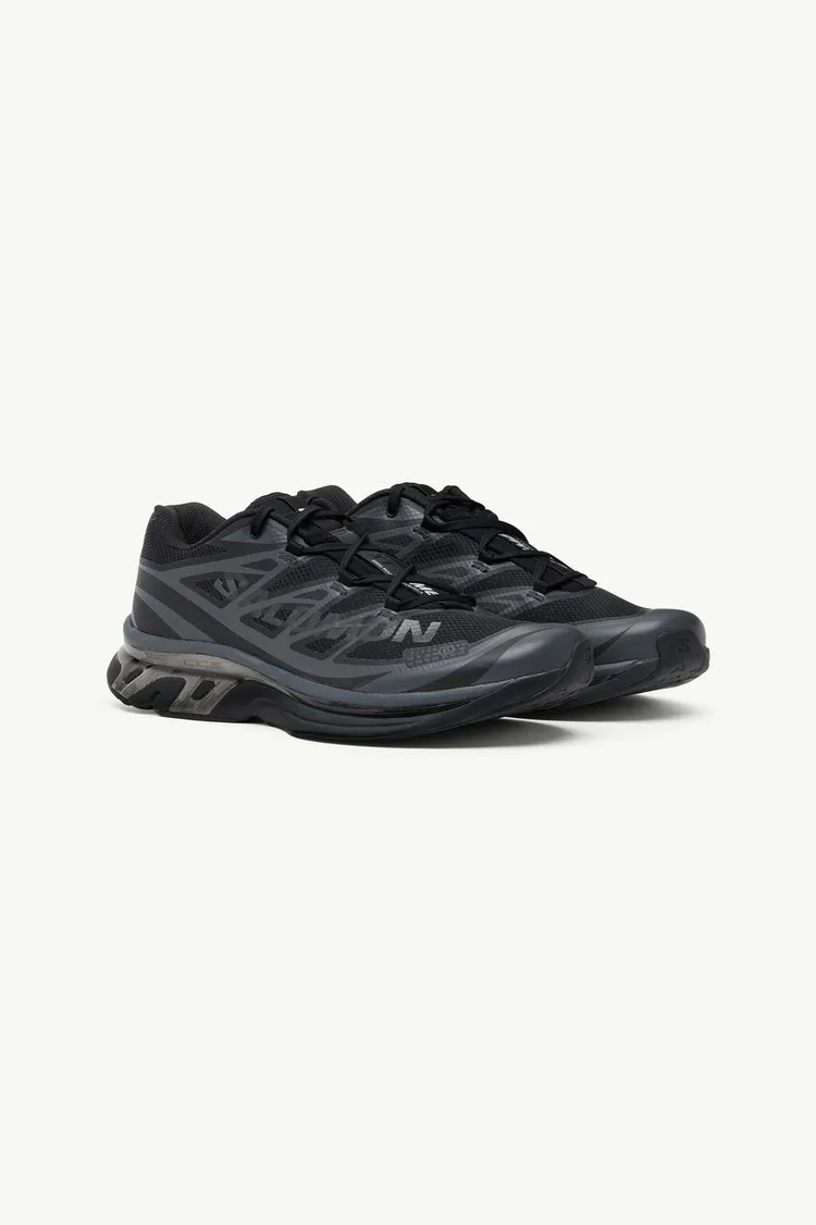 MM6 x Salomon XT質感黑越野跑鞋，1萬6900元。品牌提供