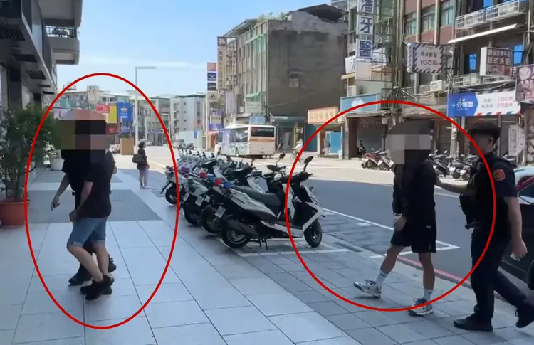 李男與許男被帶回警局偵辦，現場房內被查扣毒品。翻攝畫面
