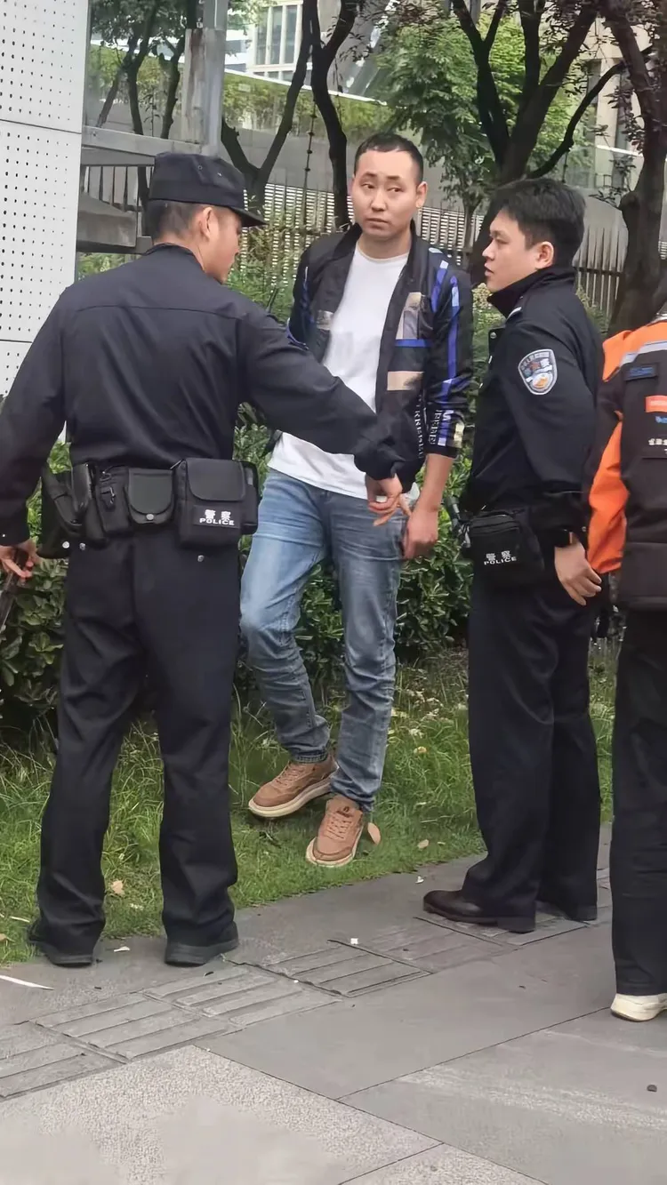 駕駛被警方逮捕。翻攝自X @inforkynder