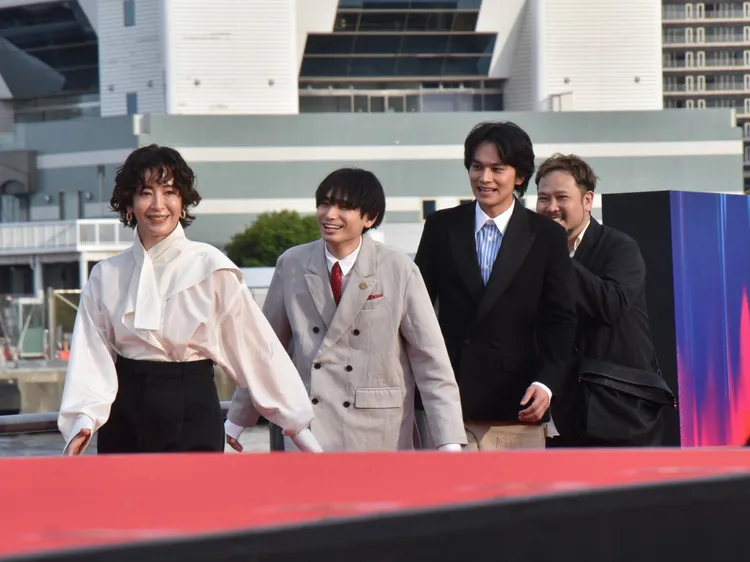 宮澤理惠（左起）、導演內山拓也、北村匠海一同登場。翻攝ORICON NEWS