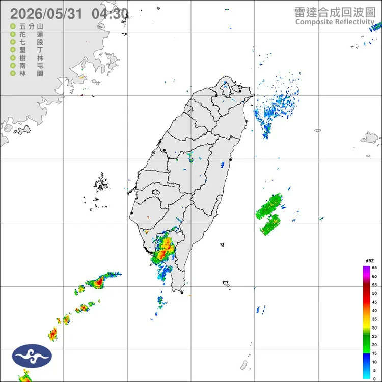 由於對流雲系發展旺盛，容易出現短延時強降雨，今天清晨至上午屏東地區有局部大雨發生機率。中央氣象署