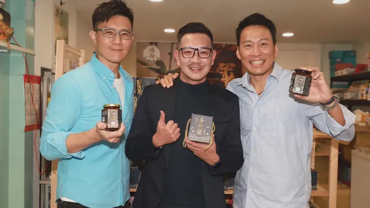 江俊翰（中）前幾年副業推出，召集「三片吐司」戰友蔣偉文、艾力克斯合體。資料照、民視提供