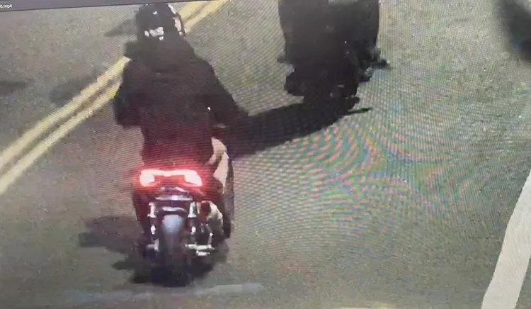 藍男無照騎乘遭吊扣車牌機車。蘆竹警分局提供