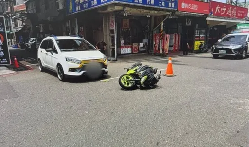 買烤鴨吃上罰單！巷口車禍意外揪「視線死角」　老闆霸氣：罰單我付