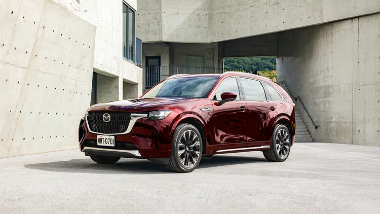 MAZDA CX-90指定車型享7年原廠保固與150萬元70期0利率。業者提供