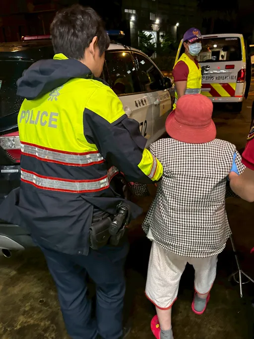 中壢86歲嬤外出跌倒受傷　暖警及時尋獲送醫