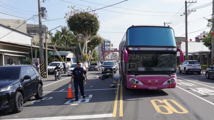 台南市警三分局調查後，依過失致死罪移送戴姓女大生及柯姓、林姓兩名遊覽車司機。資料照
