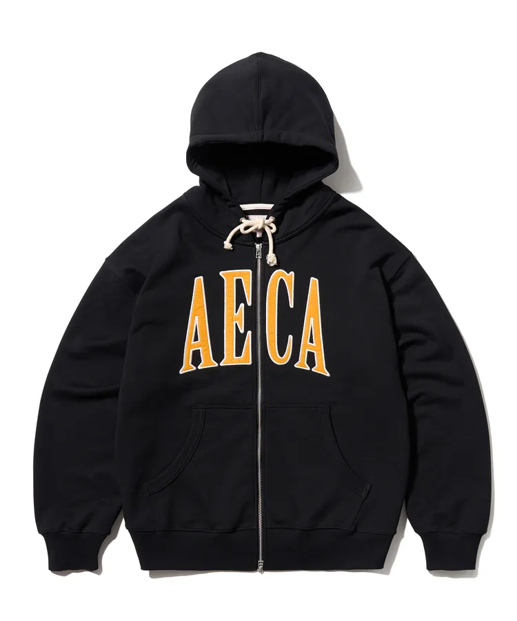 AECA APPLIQUE拉鍊外套，2980元。品牌提供