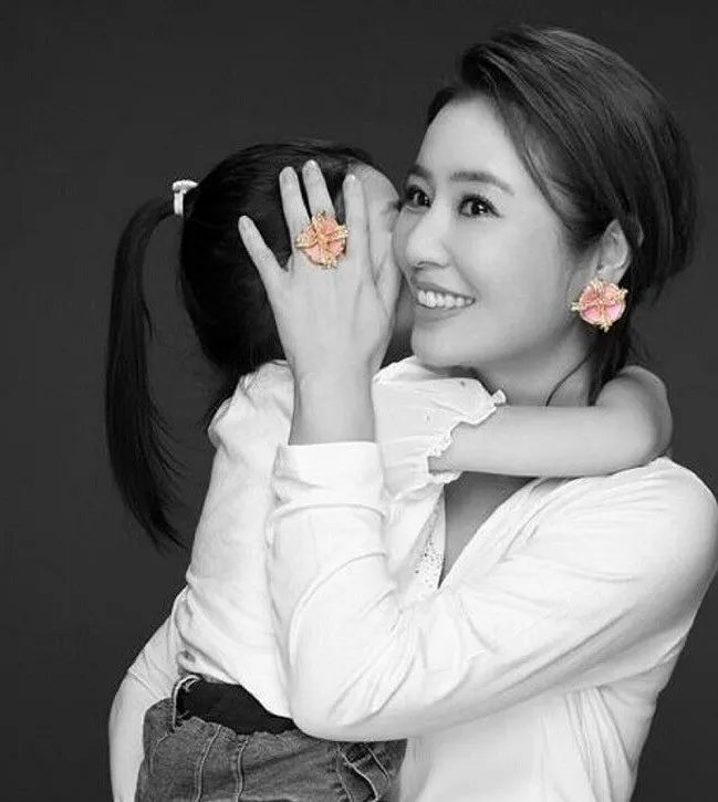 林心如與女兒先前合照。資料照片
