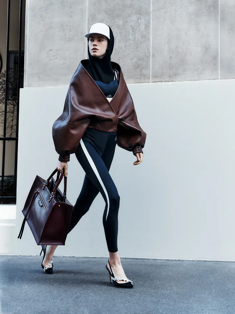 BALENCIAGA與鞋履大師Manolo Blahnik推出聯名美鞋。品牌提供