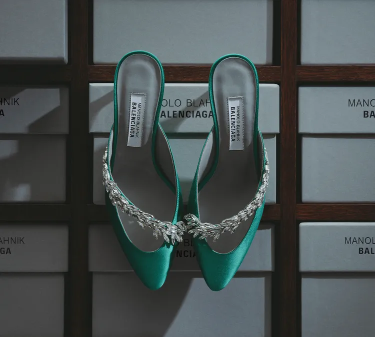 BALENCIAGA與鞋履大師Manolo Blahnik推出聯名美鞋。品牌提供