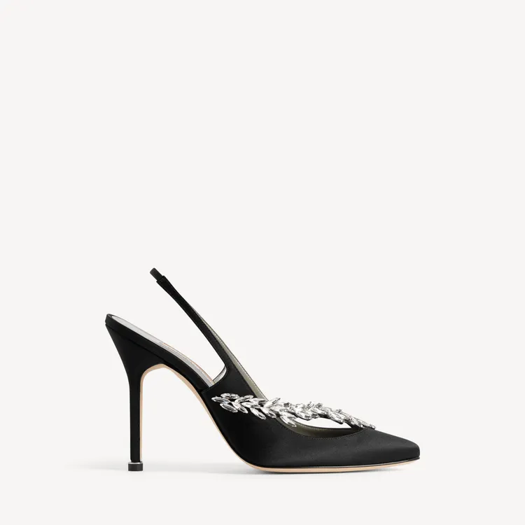 Balenciaga | Manolo Blahnik Slingback in Black 後拉帶露跟高跟鞋，4萬5900元。品牌提供