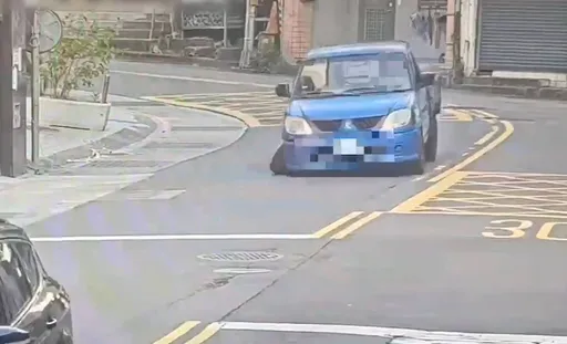 男工人酒駕上路這詭異行為引關注　警到場驚見59cm開鋒武士刀