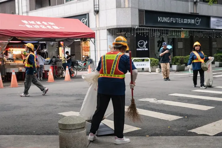 台北市8日從中山區開始啟動12行政區全面大清消。台北市政府提供