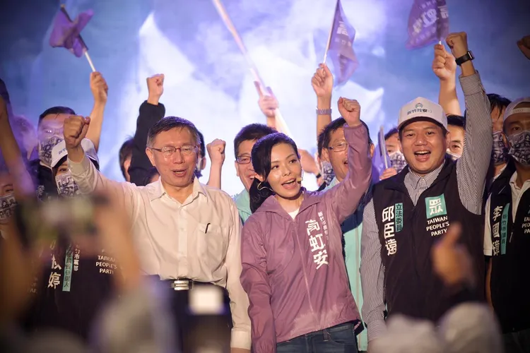 曾是柯文哲愛將也是民眾黨指標的高虹安，也因助理費案重挫形象而退黨，至今仍回不了民眾黨。圖取自柯文哲臉書