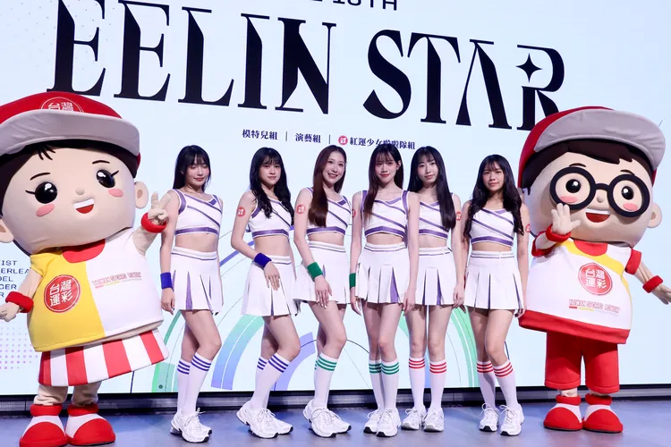 鹽鹽（左）是台灣運彩紅運少女啦啦隊。攝影中心攝