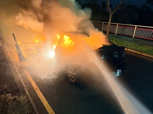 竹縣興隆大橋路段昨夜驚傳火燒車　警消馳援未有人受傷
