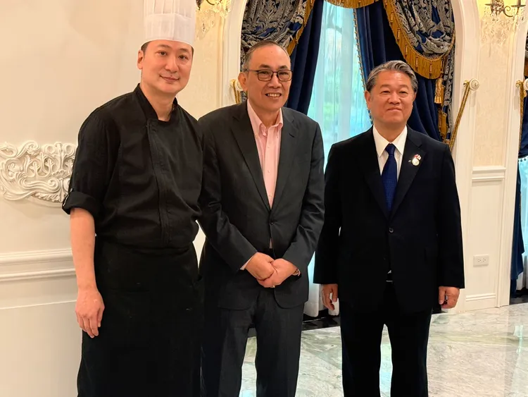 天璽顧問魏禧之(右起)、玉天璽顧問黎有甜、玉天璽行政主廚陳國華。陳揚盛攝