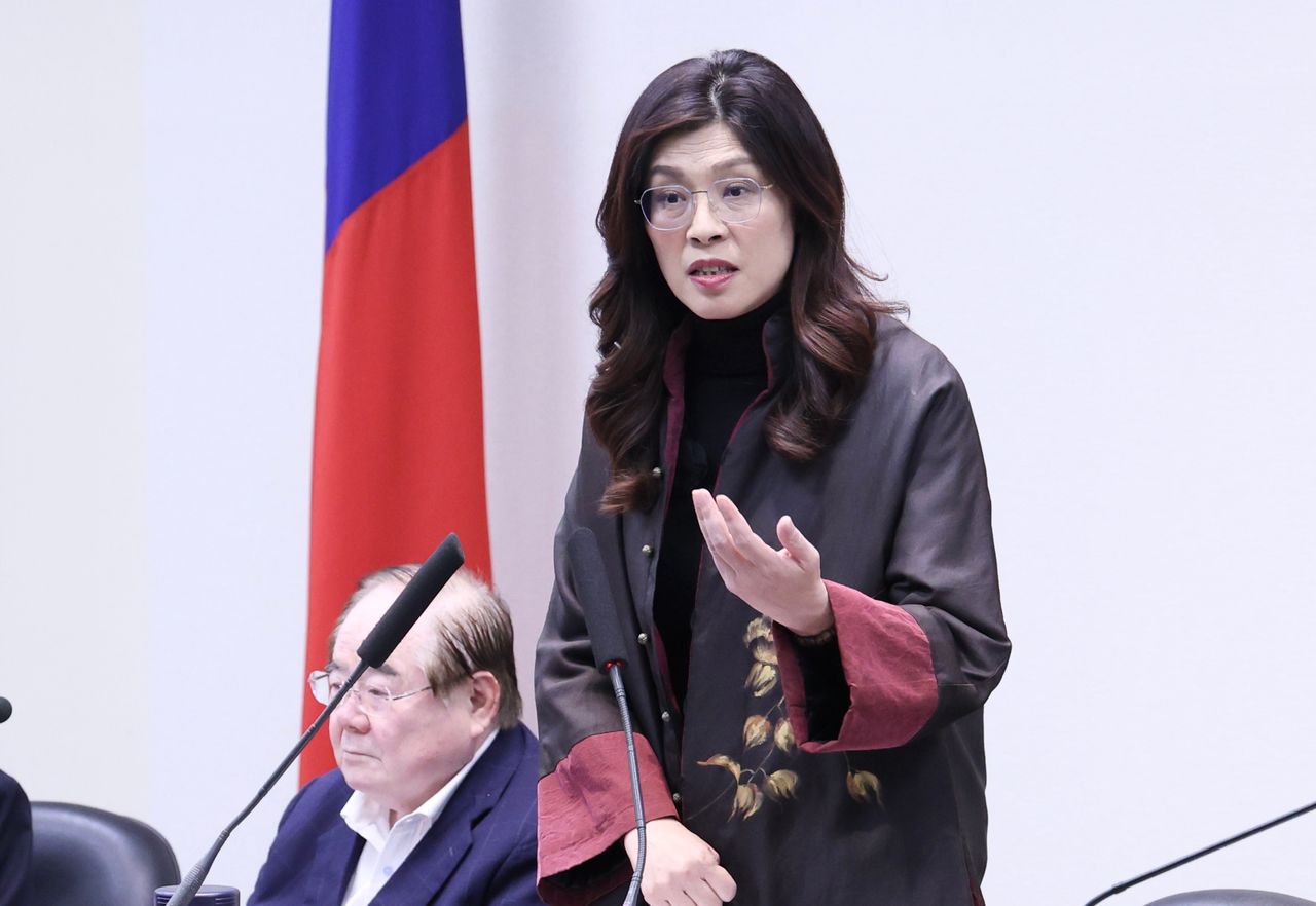 鄭麗文帶「統派中配」隨團訪美!綠委:若附和中共就是背叛台灣