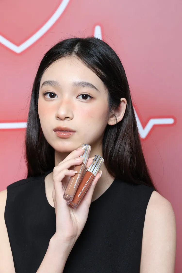 M.A.C超透亮冰晶氣墊唇油，850元。品牌提供