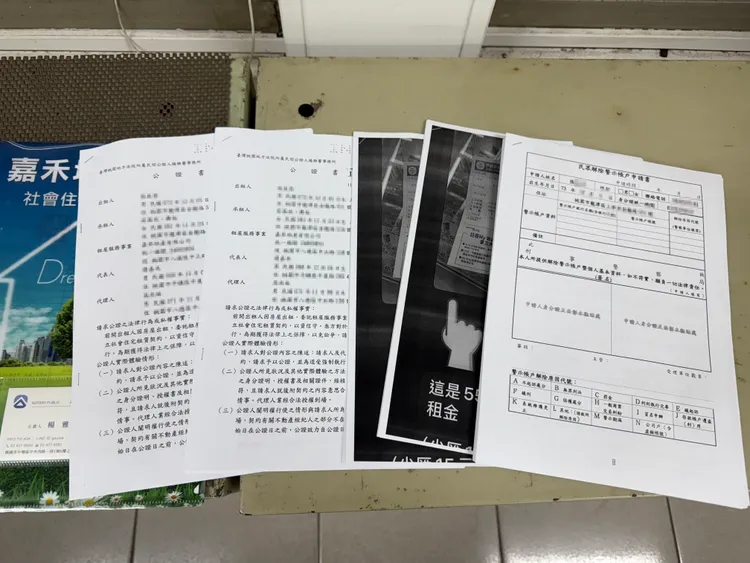 榮哥到瑞芳分局做筆錄時，準備一疊資料證明清白，但警方都不採信。榮哥提供