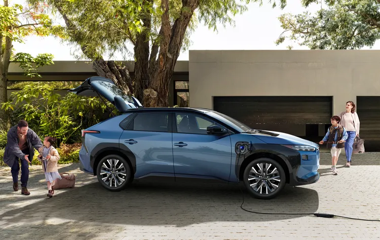 Subaru Solterra主打雙馬達四驅配置與純電性能，5月入主可享充電優惠與延長保固等專屬禮遇。業者提供