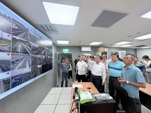 淡江大橋通車首假日湧朝聖車潮　侯友宜視察：持續優化公車與替代道路