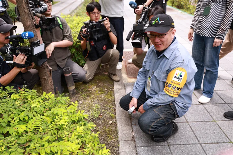 北市環保局松山區消毒班班長高健富是有病媒防治業專技證照的北市鼠類偵防師。彭欣偉攝