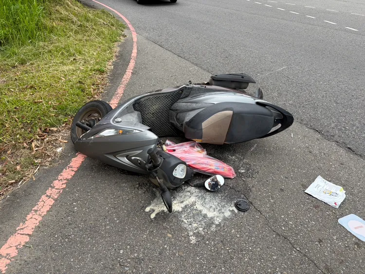 死者劉姓騎士的機車。民眾提供