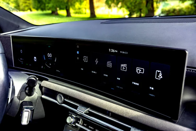 Hyundai Tucson L 1.6T這次同步升級AVM環景影像與BVM盲區顯示系統，強化日常行車安全與便利性。業者提供