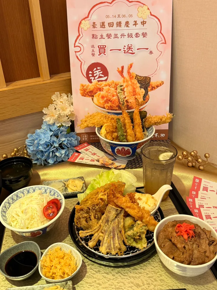 新品「輕蔬海陸盛合御膳」以蔬食為核心的結構升級，嚴選南瓜、茄子、花椰菜與舞菇等時令蔬菜，搭配鳳尾蝦與雞肉等海陸食材。陳揚盛攝