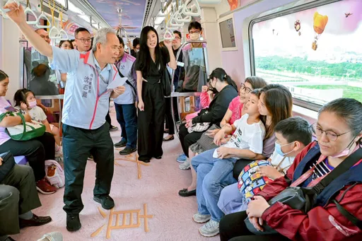 桃捷打造幸福主題車廂！　邀特教班學童感受公共運輸的友善和溫暖
