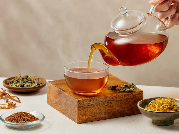 煙波國際觀光集團推出植萃博士茶，融合多重草本素材，溫潤回甘，成為晨間補充能量的療癒飲品。煙波國際觀光集團提供