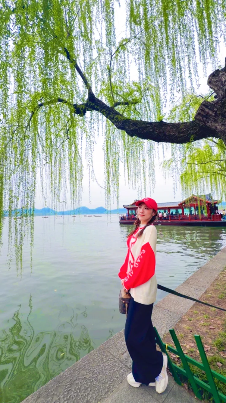 謝金晶近日到中國度假。豪記唱片提供