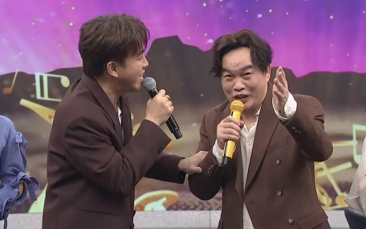 康康(右)聞「光頭」當眾炸鍋。中視提供