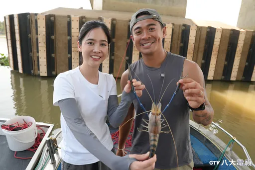 網紅融融抓鱔魚失手　竟讓乖乖女黃可欣爆粗口
