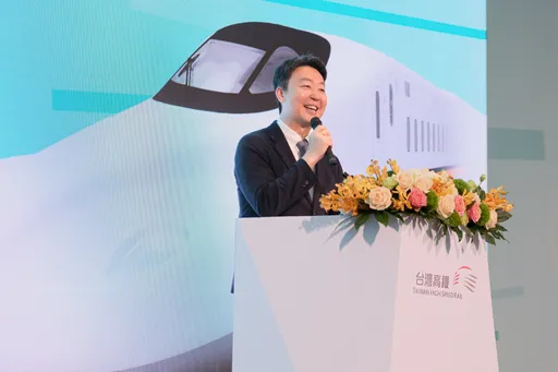 高鐵大誤點！交長陳世凱「卡」在列車上　藍委：尷尬又諷刺