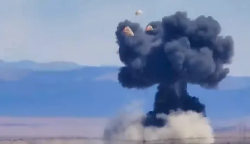 驚人影片曝光！美海軍2架主力戰機碰撞墜毀　4機組員彈射逃生