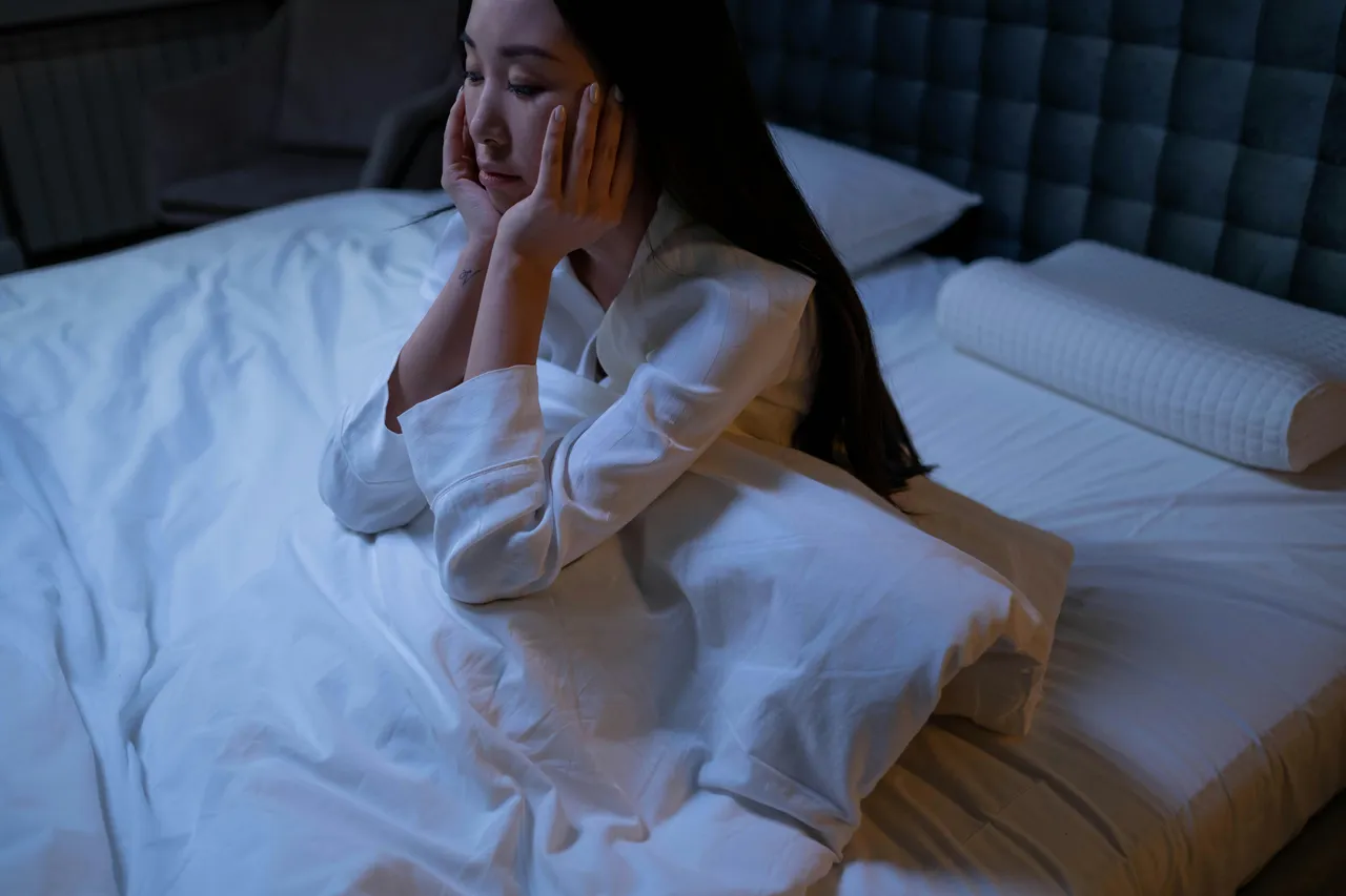 冷氣開整晚還失眠？醫揭關鍵不是太熱　睡前「1招」助快速入睡